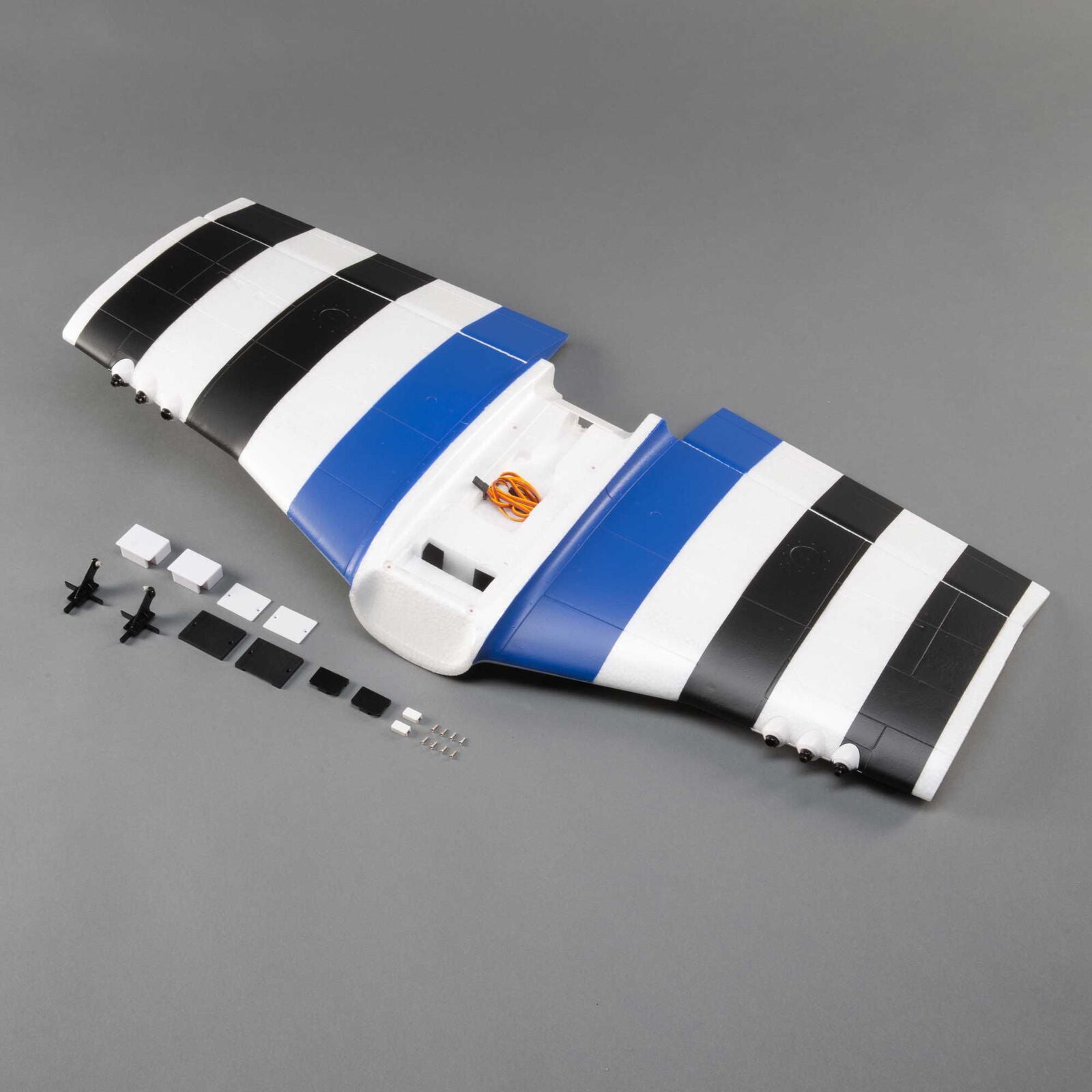 E-FLITE Center Main Wing: P-51D 1.5m Mustang - - Horizon Hobbies, Inc.