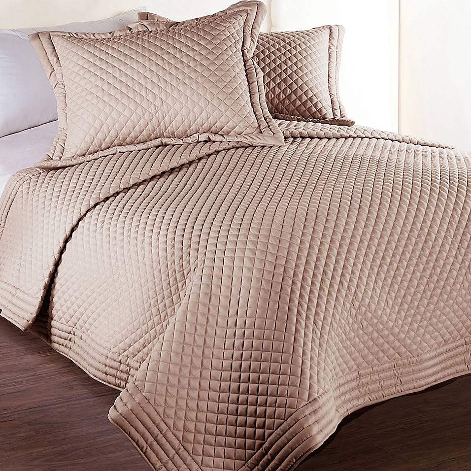Clean Living Diamond Water/Stain Resistant Twin Quilt in Taupe VN_7TLVVZUF Clean Living Diamond Water/Stain Resistant Twin Quilt in Taupe VN_7TLVVZUF