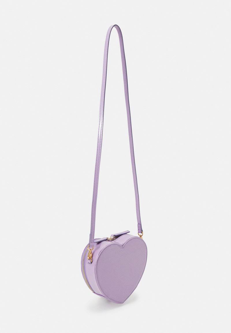 Versace Kids Purple Heart Medusa Shoulder Bag WM_RP6JOG3G Versace Kids Purple Heart Medusa Shoulder Bag WM_RP6JOG3G