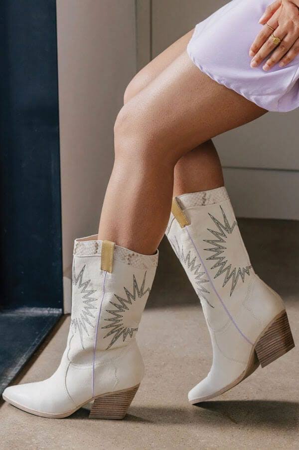 Dolce Vita Lawson Boots In Sand Nubuck, 9 UC_IDKGHNWF