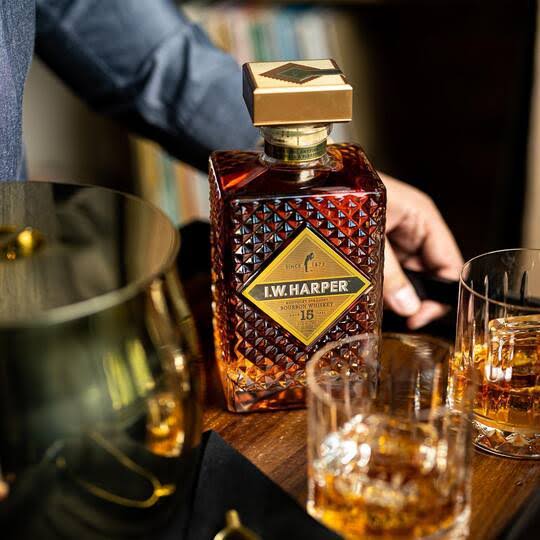 I. W. Harper 15 Year Old Kentucky Straight Bourbon Whiskey 750ml PB_HKPYJ2AK I. W. Harper 15 Year Old Kentucky Straight Bourbon Whiskey 750ml PB_HKPYJ2AK