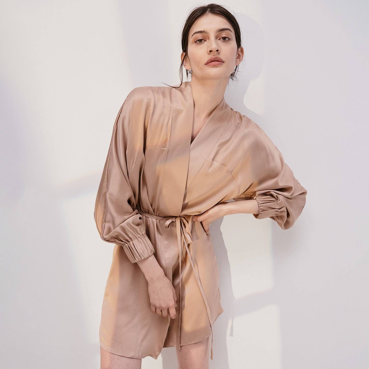 Lunya Washable Silk Short Robe Otium Tan KM_FNMONR6M