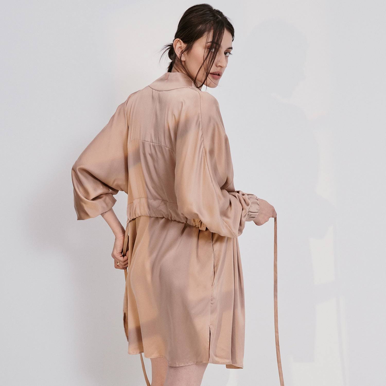 Lunya Washable Silk Short Robe Otium Tan KM_FNMONR6M