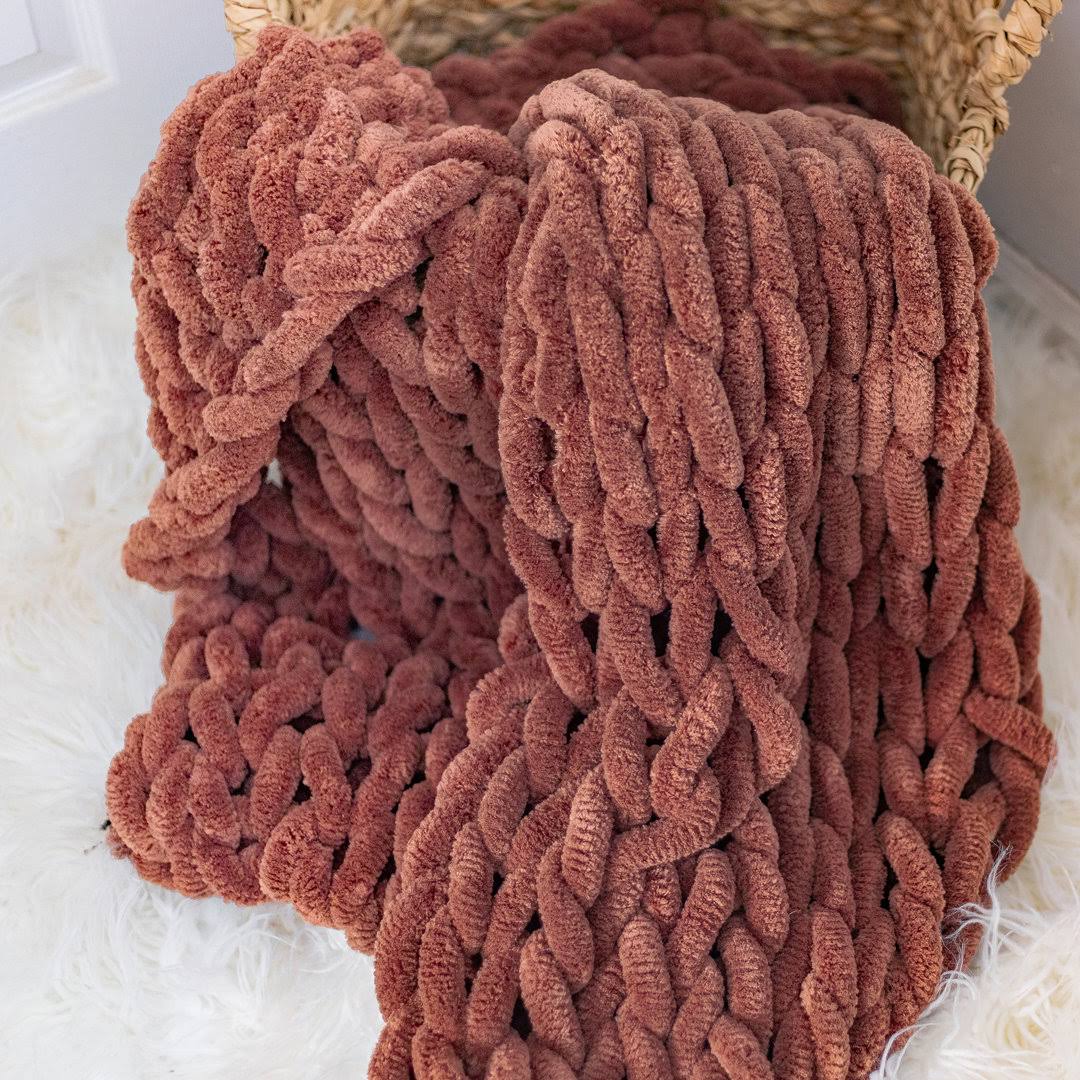 Zariyah Throw Three Posts Color: Rust N1_OJ1UF2Y2