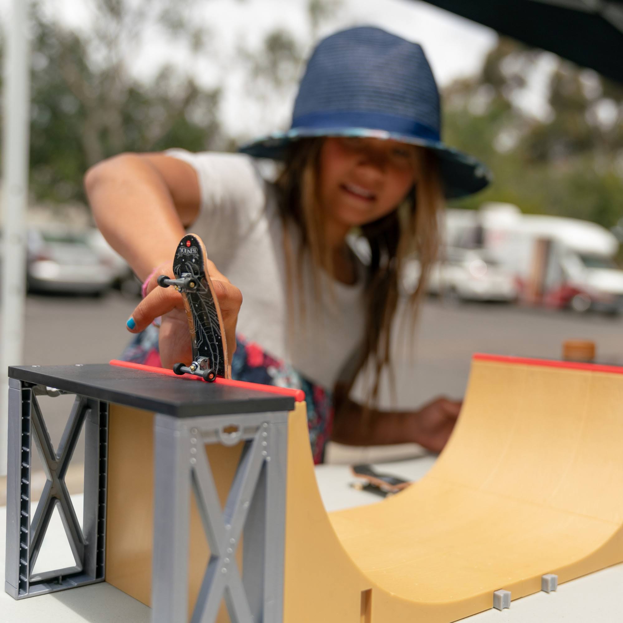 Tech Deck - Ultimate Half-Pipe Ramp And Exclusive Primitive Pro Model Finger Board SD_SPIBCYKD Tech Deck - Ultimate Half-Pipe Ramp And Exclusive Primitive Pro Model Finger Board SD_SPIBCYKD